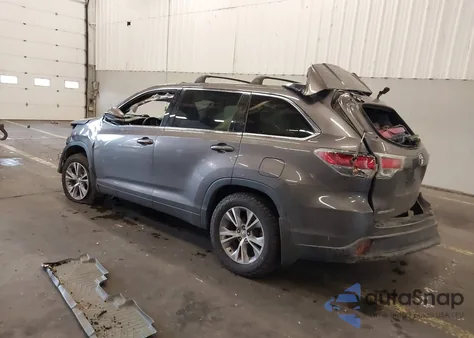 2015 Toyota Highlander Le Plus V6 z USA, uszkodzony, nr VIN 5TDBKRFHXFS214004